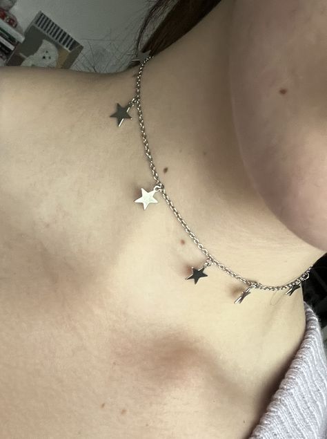 Cool Necklaces Aesthetic, Necklaces Aesthetic, Edgy Jewelry, Pretty Jewelry Necklaces, Jewelry Accessories Ideas, Girly Accessories, Funky Jewelry, Star Jewelry, Jewelry Lookbook