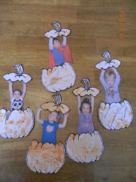 Pumpkin Picture Frame Craft, Fall Photo Craft Preschool, Pumpkin Patch Crafts Preschool, Preschool Pumpkins, Babies Activities, Pumpkin Crafts Preschool, Pumpkin Patch Craft, Pumpkins Preschool, Preschool Pictures