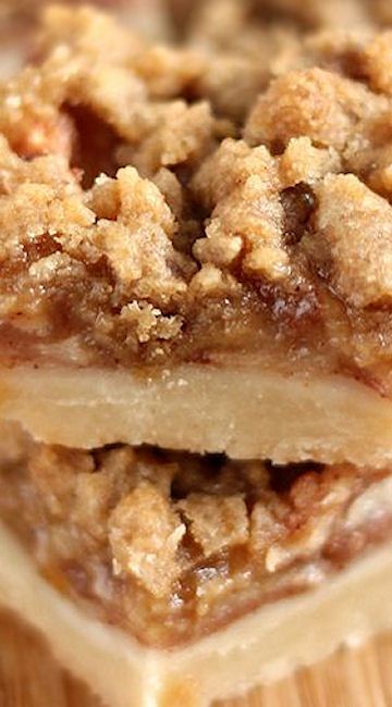 Apple Crisp Shortbread Bars the most amazing bars I have ever made The Best Apple Crisp, Shortbread Bars Recipes, Apple Crisp Cheesecake, Apple Recipes Healthy, Baked Apple Recipes, Best Apple Crisp, Apple Pie Bars, Apple Recipe, Tiramisu Dessert