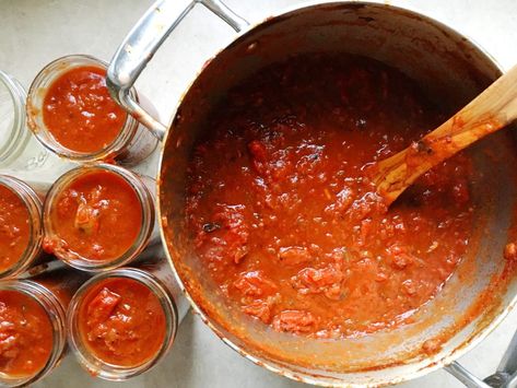 Canning Roasted Tomatoes Water Bath, Canned Chunky Spaghetti Sauce, Water Bath Canned Spaghetti Sauce, Canning Homemade Marinara Sauce, Canning Chunky Spaghetti Sauce, Best Marinara Sauce For Canning, Canning Marinara Sauce Water Bath, Water Bath Canning Pasta Sauce, Canning Pasta Sauce Water Bath