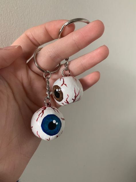 Pinterest Clay Ideas, Emo Clay Ideas, Clay Eyeball, Clay Keychain, Clay Diy Projects, Tanah Liat, Clay Jewelry Diy, Clay Art Projects, Cute Clay