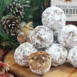 Baileys Irish Cream Coffee, Bourbon Balls Recipe, Baileys Fudge, Bourbon Cake, Eggnog Fudge, Irish Cream Coffee, Chocolate Baileys, Bourbon Balls, Pecan Rolls