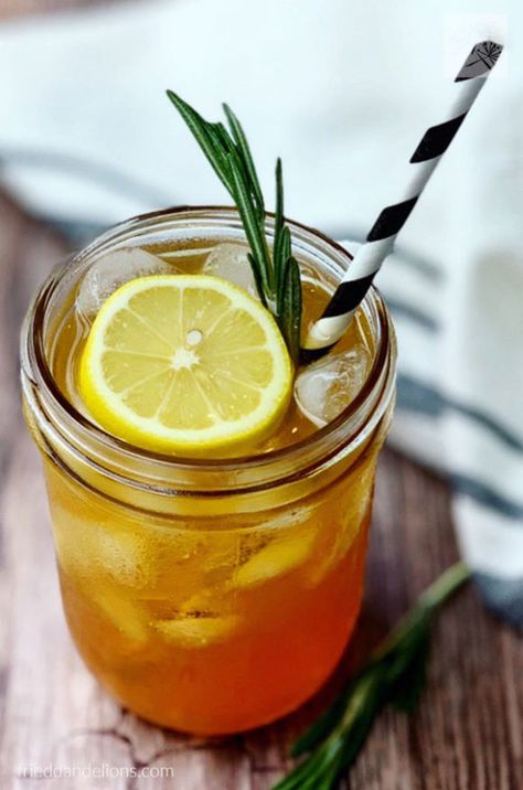 Rosemary Lemon Iced Tea is the perfect way to beat the heat this summer!  With just 4 easy ingredients and minimal hands on time you will be making it over and over and over again! Inflammation Drink, Fried Dandelions, Summer Beach Girl, Lemon Iced Tea, Dandelion Plant, Chips Salsa, Steamed Clams, Making Iced Tea, Dandelion Tea