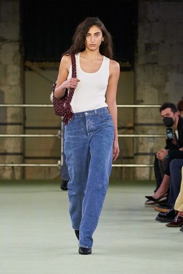 Tops Transparentes, Elegantes Party Outfit, Jeans Palazzo, Stone Washed Jeans, Fashion Milan, Liya Kebede, Jil Sanders, Jeans Trend, Moda Paris