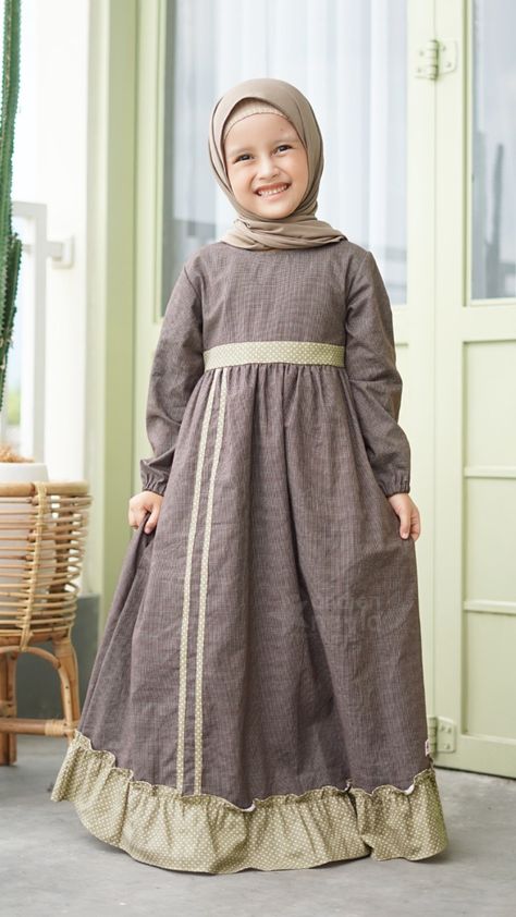 Dress Anak Muslim, Muslim Kids Fashion, Modest Girls Dresses, Model Gamis, Girls Tulle Dress, Clothing Guide, Muslimah Dress, Islamic Dress, Girl Dress Patterns