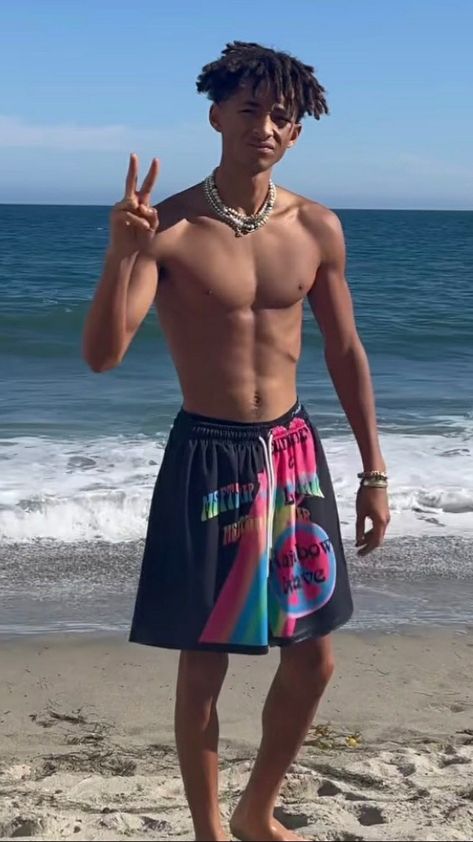 Jaden Smith abs shirtles Jaden Smith Physique, Jaden Smith Street Style, Jaden Smith Aesthetic, V-line Men, Jaden Smith Fashion, Good Luck Charlie, Aubrey Drake, Johnny Orlando