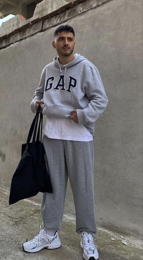 Grey Sweatpants Outfit Men, New Balance 530 Outfit, How To Style Sweatpants, Gray Sweatpants Outfit, Mens Street Style Summer, Kpop Fashion Men, New Balance Outfit, Sweatpants For Men, Hoodies Men Style