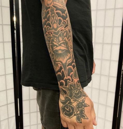 Oldschool Japanese Hybrid Tattoo Blackwork Filler Tattoo, Japanese Traditional Tattoo Black And Grey, Japanese Tattoo Filler, Arm Tattoo Filler Ideas, Traditional Tattoo Sleeve Mens, Japanese Traditional Tattoo Sleeve, Traditional Bicep Tattoo, Japanese Arm Sleeve, American Traditional Filler