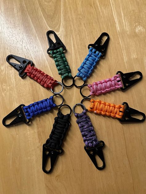 Paracord keychain 💎 #EDCKnifeBeads #KnifeAccessories #EverydayCarry #EDC #GearCustomization #TacticalBeads #ParacordBeads #HandcraftedBeads #ArtisanBeads #KnifeCollecting #KnifeEnthusiast #GearUpgrade #UniqueBeads #FunctionalArt Paracord Belt, Paracord Crafts, Paracord Knife, Paracord Projects Diy, Paracord Accessories, Rainbow Keychain, Paracord Beads, Paracord Keychain, Macrame Keychain