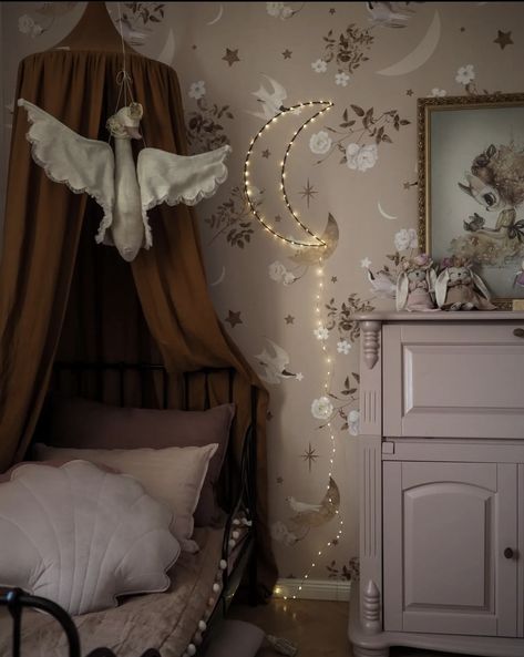 Toddler Bedroom Makeover, Vintage Toddler Rooms, Nursery Vintage, Kids Shared Bedroom, Toddler Bedroom Girl, Victorian Bedroom, Toddler Girl Room, Nursery Room Inspiration, Kids Room Inspiration