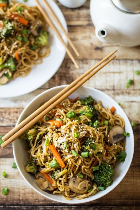 Vegetable Chow Mein, Mapo Tofu, Chow Mein, Idee Pasto Sano, Fresh Vegetables, A Bowl, Easy Healthy Recipes, Paleo Recipes, Asian Recipes