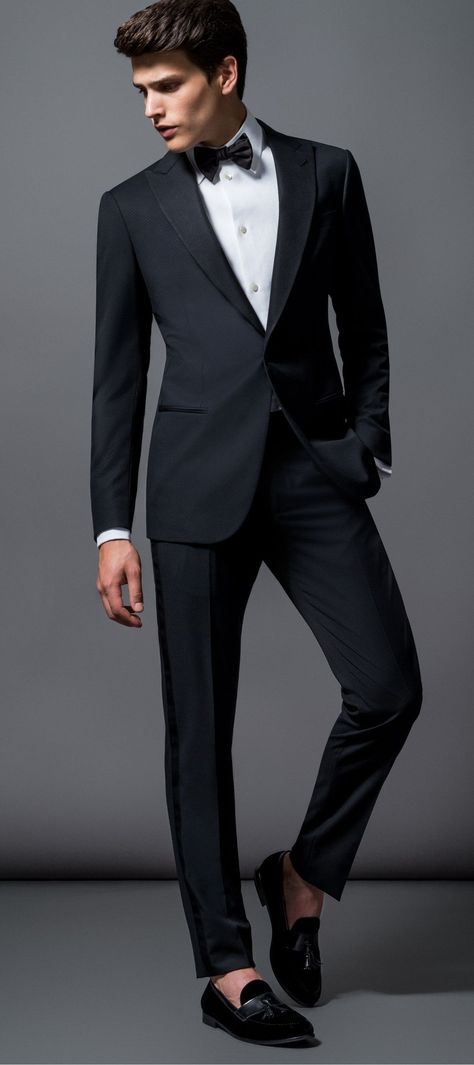 Giorgio Armani Men at Giorgio Armani Online Store Armani Suits For Men, Classic Suits For Men, Simon Van Meervenne, Wouter Peelen, Men Dress Outfits, Armani Suit, Suit For Men Wedding, Classic Suits, Mens Formalwear