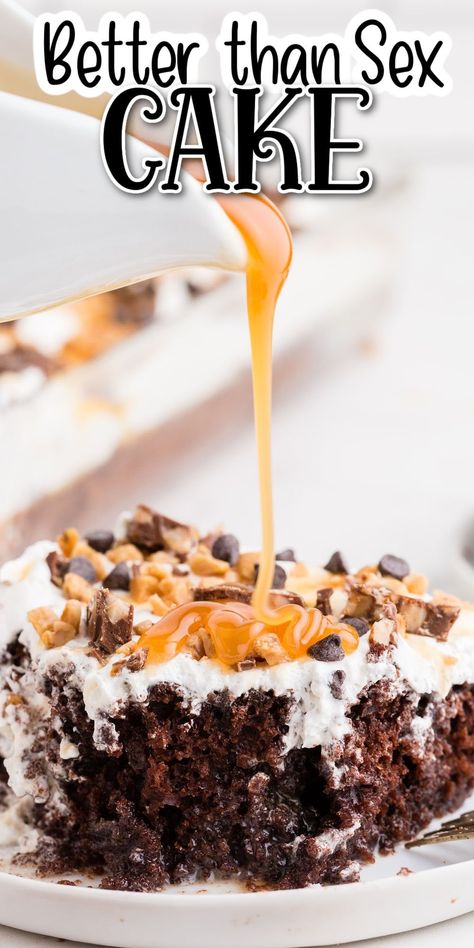 Easy Bake Cake, Chocolate Cake Mix Recipes, Coconut Poke Cakes, Chocolate Cake From Scratch, Chocolate Caramel Cake, Toffee Chocolate, Toffee Cake, Cake Mix Ingredients, Toffee Chips