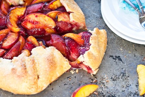 Easy Fruit Tart, Plum Galette, Plum Pie, Plum Recipes, Galette Recipe, Tarte Fine, Pastry Crust, Flaky Pie Crust, Peach Recipe