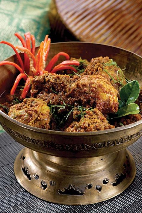 Chef Wan's Recipe: Spicy Chicken Rendang - Weekender.Com.Sg Chicken Rendang, Chef Wan, Rendang Daging, Nyonya Food, Asian Chicken Recipes, Malay Food, Malaysian Food, Yummy Chicken Recipes, Spicy Chicken