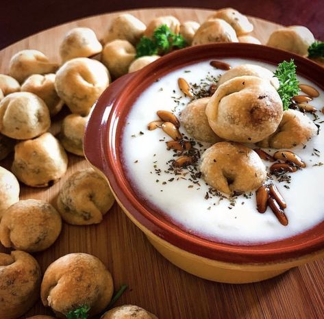 Meat Dumplings Recipe, Shish Barak, Meat Dumplings, Syrian Food, Middle East Recipes, Holistic Recipes, Dumplings Recipe, Dessert Photography, Thanksgiving Recipes Side Dishes