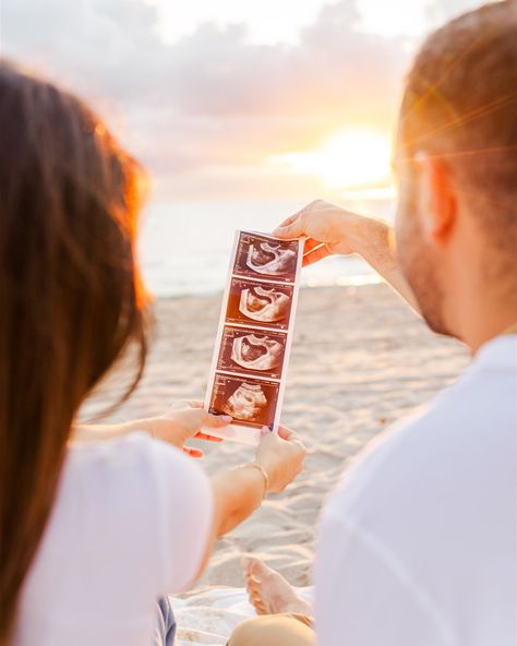 ✨ Baby announcement ideas ✨ The options are endless, but grabbing your man, your sonogram and heading to the beach with me is always a good idea 🌅🤘🏼🫶🏼 Pregnancy Announcement Beach Photos, Baby Announcement Beach, Summer Baby Announcement, Pregnancy Announcement Beach, Beach Baby Announcement, Beach Pregnancy Announcement, Baby Announcement Ideas, Beach Maternity, Announcement Ideas