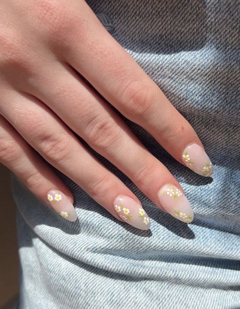 Small White Flowers Nails, Flowers On Clear Nails, Small Almond Nails Design Summer, Dainty Nails Almond, March Nail Inspo Almond, Milky White Nails With Flowers, Almond Nails Flowers, Clear Nails With Flowers, Small Almond Nails Design