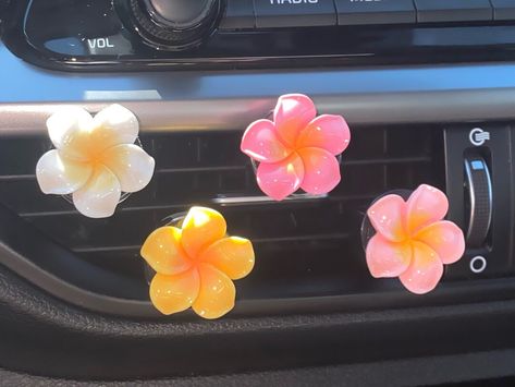 Girly Car Accessories, Car Deco, Beach Cars, Cool Car Accessories, Car Vent Clip, Girly Car, Flower Car, Car Essentials, Cute Car Accessories