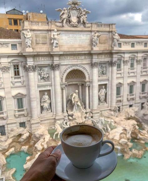 Rome Coffee, Vintage Mansion, Rome Winter, Italy Vibes, Italy Coffee, Instagram Coffee, Living In Italy, Italy Aesthetic, Trevi Fountain