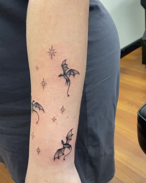 Necronomicon Tattoo, Cute Dragon Tattoo, Skyrim Tattoo, Book Inspired Tattoos, Miniature Tattoos, Thumb Tattoos, Small Dragon Tattoos, Minimalist Tattoo Ideas, Bookish Tattoos