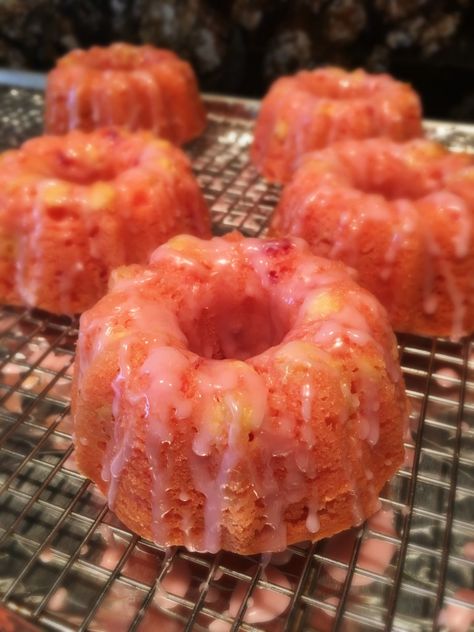 Sonic Strawberry Mini Bundt Cakes - Food and Festivities Mini Bundt Cakes Recipes, Keto Cinnamon Rolls, Mini Bundt, Strawberry Cake Mix, Mini Bundt Cakes, Bundt Cakes Recipes, Strawberry Cakes, Bundt Cakes, Basic Recipes