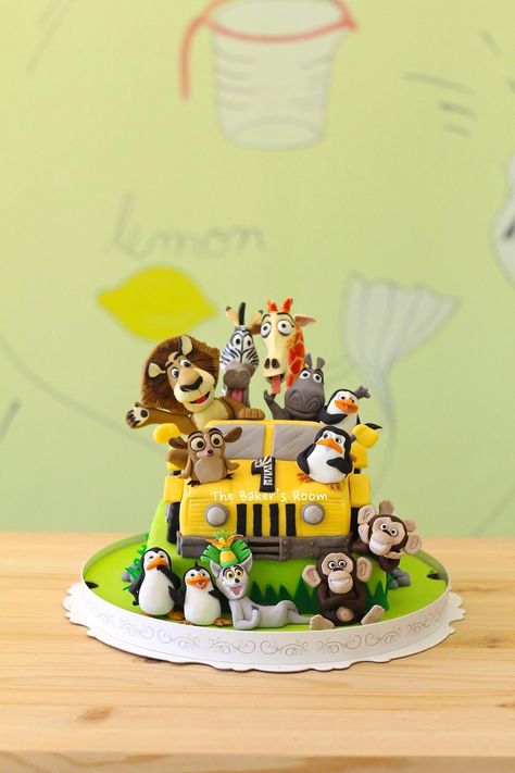 Madagascar Theme Cake, Madagascar Themed Birthday Party, Madagascar Birthday Party Ideas, Madagascar Theme Party, Madagascar Birthday Cake, Madagascar Birthday Party, Animal Theme Cake, Madagascar Cake, Jeep Cake