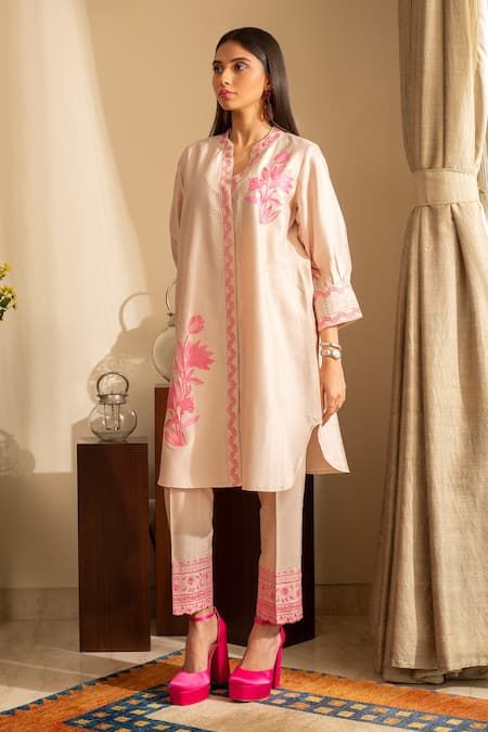 Sleeveless Blouse Designs, Pink Kurta, Kurta Pant Set, Pant For Women, Dress Design Patterns, Embroidered Pants, Suits Clothing, Kurta Designs Women, Straight Kurta