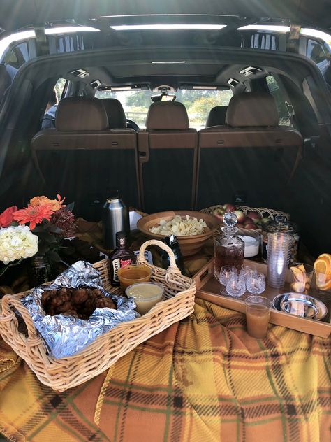 Fancy Tailgate, Chinoiserie Thanksgiving, Steeplechase Tailgate, Charleston Vibes, Polo Picnic, Tailgate Picnic, Tailgate Decorations, Country Gentleman, The Day Will Come