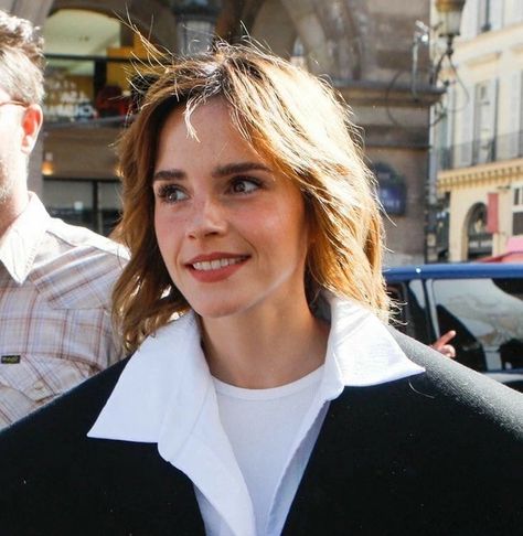 Pretty People Icons, Emma Watson Icons, Emma Aesthetic, Pretty Actors, ليلي كولينز, Stile Harry Potter, Walking Down The Street, Smink Inspiration, Legally Blonde