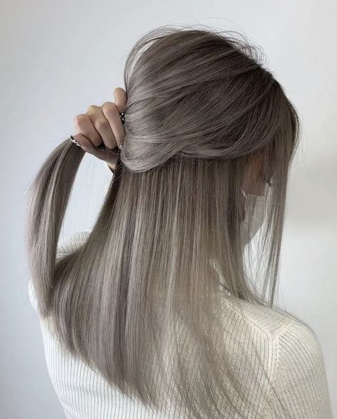 Ashy Silver Hair, Balayage Ash Grey, Balayage Silver, Blond Beige, Silver Hair Dye, Hidden Hair Color, Best Haircuts For Women, Ashy Hair, Black Hair Balayage