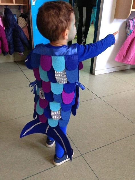 Toddler Fish Costume, Fish Fancy Dress, Fish Costume Kids, Rainbow Fish Crafts, Creative Halloween Costume Ideas, Fancy Dress Costumes Kids, Diy Baby Costumes, World Book Day Ideas, Mermaid Costumes