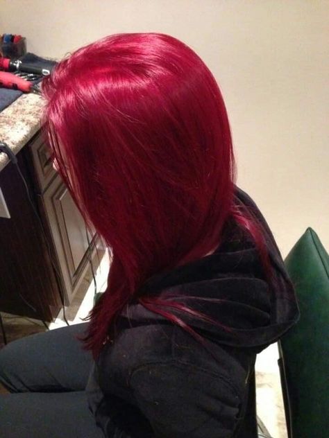 Pinkish Red Hair Color, Blood Red Hair Color, Pink Hair Grunge, Vampire Red Hair, Red Hair Vampire, Manic Panic Vampire Red, Maroon Hairstyles, Blood Red Hair, Red Pink Hair