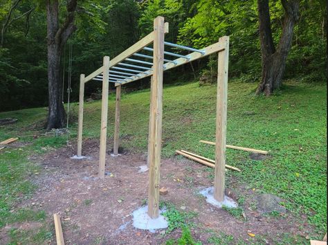 Build Monkey Bars, Outdoor Monkey Bars Diy, Diy Suspension Bridge, Homemade Monkey Bars, Monkey Bars Diy How To Build, Backyard Monkey Bars, Diy Monkey Bars Backyards, Diy Jungle Gym Backyards, Outdoor Monkey Bars