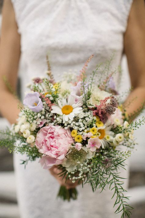 Unique Wedding Flowers Bouquet, Wedding Flower Table Arrangements, Natural Bouquet Wedding, Wildflower Bridal Bouquets, Small Wedding Bouquets, Simple Wedding Bouquets, Wildflower Wedding Bouquet, Wildflower Bouquet, Bouquet Arrangements