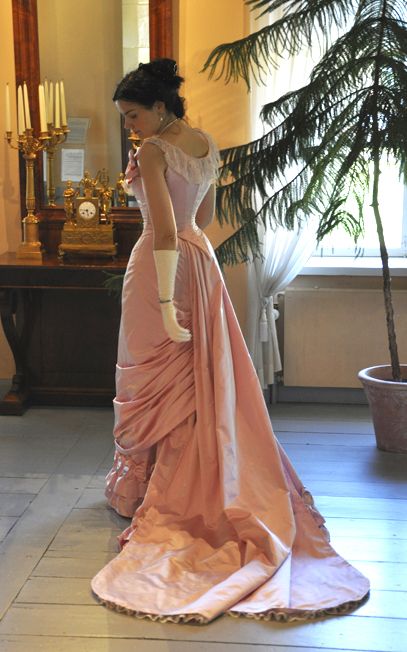 Before the Automobile: Natural form ball gown, the Toulmouche project Auguste Toulmouche, Gala Gown, Bustle Dress, 19th Century Fashion, Natural Form, Victorian Clothing, Vintage Gowns, Edwardian Fashion, Historical Dresses