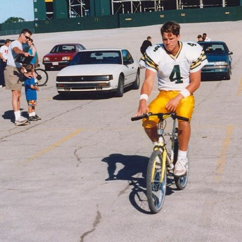 #FavreFridays  Gonna say this is from 1995, 1996?? Jim Marshall, Green Bay Packers Fans, Brett Favre, Life Friends, Lambeau Field, Nfl Football Teams, Packers Fan, Go Pack Go, Nfl History