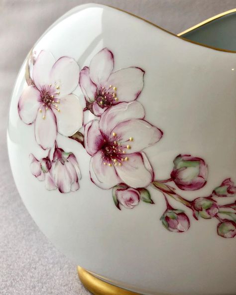 Aida Izadpanah’s Instagram profile post: “Please visit my new page: @maisonamadis MAISON AMADIS: Porcelain. Flowers. Presence. Mindful personal consulting for custom hand-painted…” Crockery Set, China Painting, Porcelain Flowers, Custom Hand Painted, Hand Painted Porcelain, Porcelain Painting, Ceramic Painting, Dresden, 그림 그리기