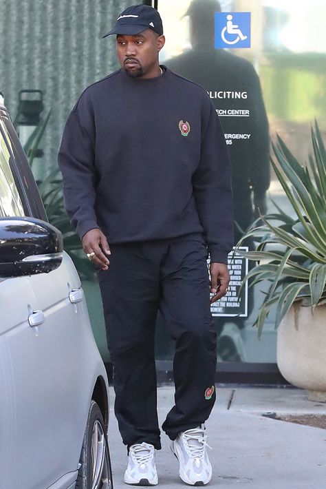 Kanye Outfits 2022, Kanye West Outfits 2022, Kanye West 2022, Kanye West Style Outfits, Kanye West Fashion, Tie Dye Tracksuit, Kanye West Outfits, Basters, Kanye Fashion