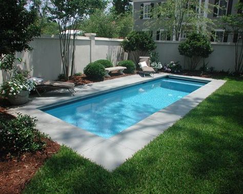 15 Unique Small Backyard Pools for Fun in the Sun Rectangular Pools, Rectangle Swimming Pools, Kleiner Pool Design, Pools For Small Yards, Design Backyard, Small Swimming Pools, Small Pool Design, Backyard Pool Landscaping, Small Pools