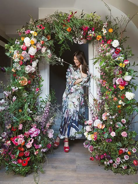 Wedding Flower Archway, Flower Archway, Diy Wedding Arch, Floral Archway, Arrange Flowers, Flower Arch, Wedding Arch Flowers, Arch Flowers, Flower Installation