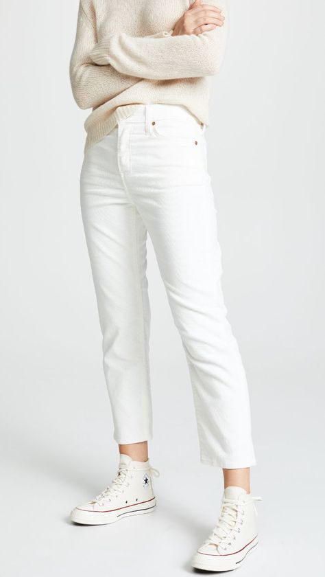 White Mom Jeans Outfit, White On White Outfit, Straight White Jeans, White Mom Jeans, Fashion Designer Aesthetics, Modern Fashion Outfits, Elegant Summer Outfits, Mom Jeans Outfit, Summer Trends Outfits