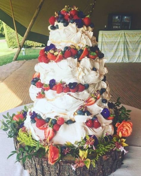 #Throwback to this gorgeous pavlova wedding cake from @kitchenpartylondon Unconventional Wedding Cake, Chef Wedding, Cake Alternatives, Pavlova Cake, Different Wedding Cakes, Traditional Wedding Cakes, Wedding Cake Ideas, Traditional Wedding Cake, Kitchen Party