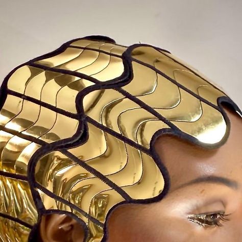 Divamp Couture on Instagram: "Futuristic finger waves . . #fingerwaves#burlesque#wig#blackpanther#makeupartist #makeupideas #makeuptutorial #wakeupandmakeup #makeuplife #  #makeuplover#afrofuturism #makeupbyme #makeupart #afrofuturism #futuristicfashion #makeupgoals #makeupgeek #makeupwisuda #makeupinspiration #hair#hairstyle#hairstylist#hairstylists#makeup#makeuplooks#makeupartistsworldwide #stylist#stylists#josephinebaker#retrofuturistic" Afro Futuristic Hair, Rainbow Afro, Afrofuturism Fashion, Futuristic Hairstyles, Futuristic Elegance, Futuristic Hair, Afro Futurism, Johnny Walker, Afro Punk Fashion