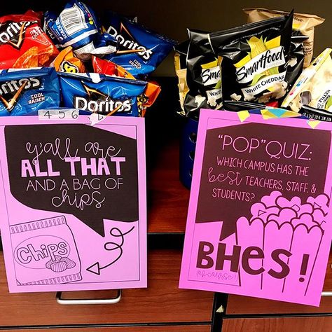 Pay it forward and stock the teacher's lounge...ANY time of the year!  A well deserved and easy-to-do teacher gift!!!   #Regram via @thefirstgradeparade Morale Ideas, Teacher Appreciation Week Themes, Teacher Appreciation Themes, Teacher Morale, Teacher Leadership, Teacher Awards, Staff Appreciation Gifts, Teacher Treats, Teachers Lounge