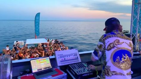 FestiFeed on Instagram: “Boatparty with Reinier Zonneveld during Sonus Festival✨🔥 --⠀⠀⠀ Follow @festifeed for more ✔️ -- Submit your own video(s) by clicking…” Sonus Festival, Brand Identity, Festival, Music, On Instagram, Instagram