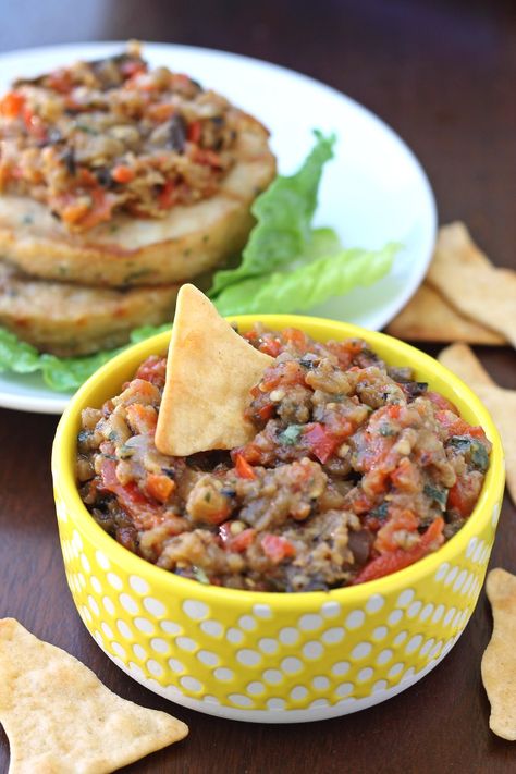 This roasted red pepper and eggplant tapenade is the perfect spread or dip that's paleo, whole30 compliant, and vegan! Eggplant Tapenade Recipe, Eggplant Tapenade, Alkaline Salad, Eggplant Spread, Tapenade Recipe, Roast Eggplant, Roasted Red Pepper, Paleo Vegan, Eggplant Recipes