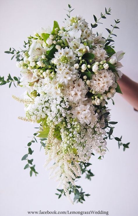 Bridal Bouquet Cascade Greenery, Wedding Jasmine Flower, Cascading Wedding Bouquets Greenery, Jasmine Flower Wedding Bouquets, Bouquet Wedding Long, Snowdrop Wedding Bouquet, Bridal Bouquet Waterfall, Wedding Bouquets Drooping, White Wisteria Wedding Bouquet