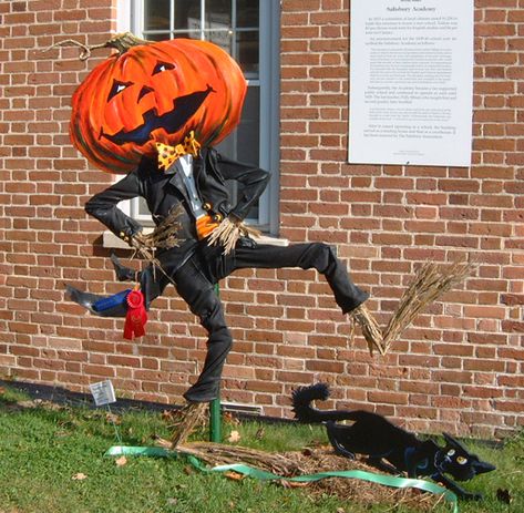 Scarecrow Decorating Ideas, Themed Scarecrow Ideas, Scarecrow Contest Ideas, Scarecrow Contest, Funny Scarecrow Ideas For Contest, Gnome Scarecrow Ideas, Scarecrow Ideas For Contest Festivals Funny, Scarecrow Ideas For Contest Festivals, Scarecrow Ideas For Contest