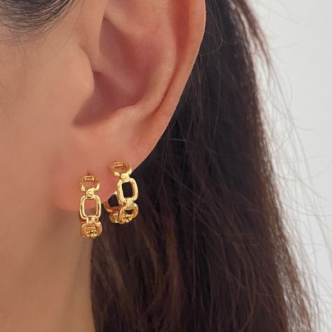 Gold minimal earrings